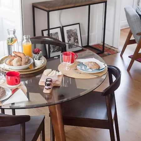 Central With View Of Church And Trams, Balcony Apartment Lisbon