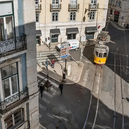 Appartamento Central With View Of Church And Trams, Balcony