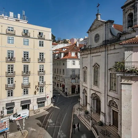 Central With View Of Church And Trams, Balcony Appartamento