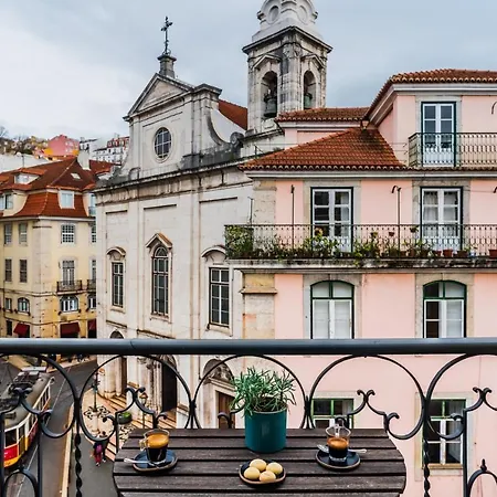 Appartamento Central With View Of Church And Trams, Balcony