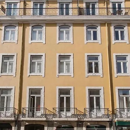 Apartment Central With View Of Church And Trams, Balcony